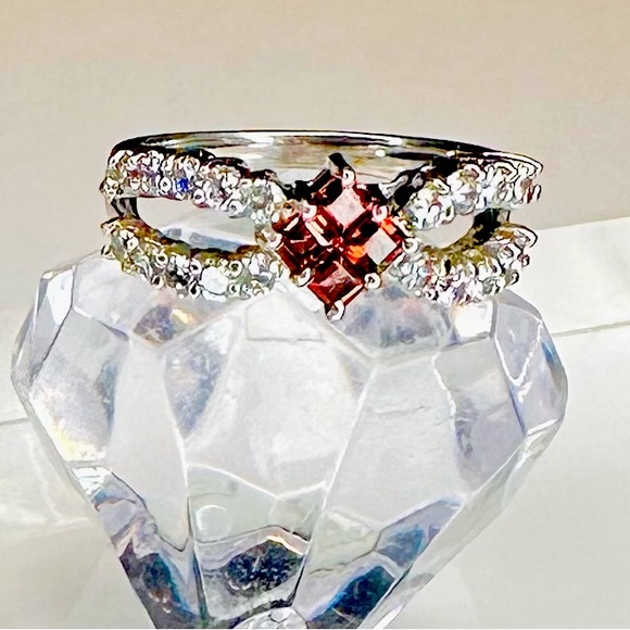 NEW!! Size 7 Garnet Sterling Solver Ring - Picture 5 of 5